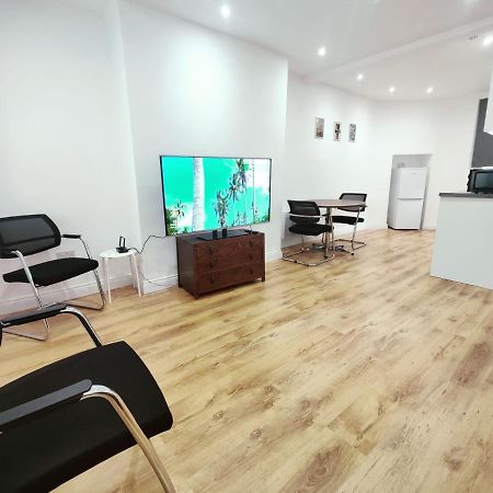3 Bed Flat Close To Liverpool St & Brick Lane ロンドン エクステリア 写真